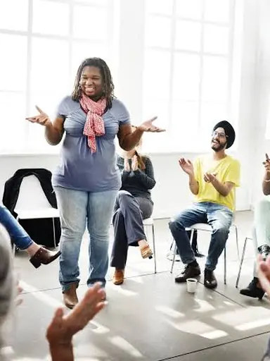 Roda de colaboradores em dinâmica